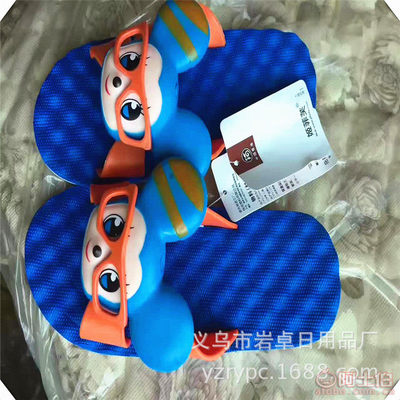 巖卓2017新款卡通夏季拖鞋 安全舒適，守護童真時光